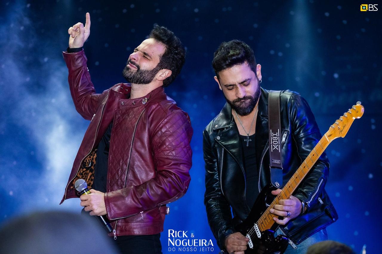 Rick e Nogueira no palco